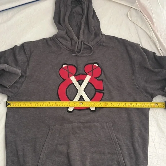 Majestic dark gray Chicago Blackhawks NHL hockey sewn on logo pocket hoodie - Picture 4 of 6